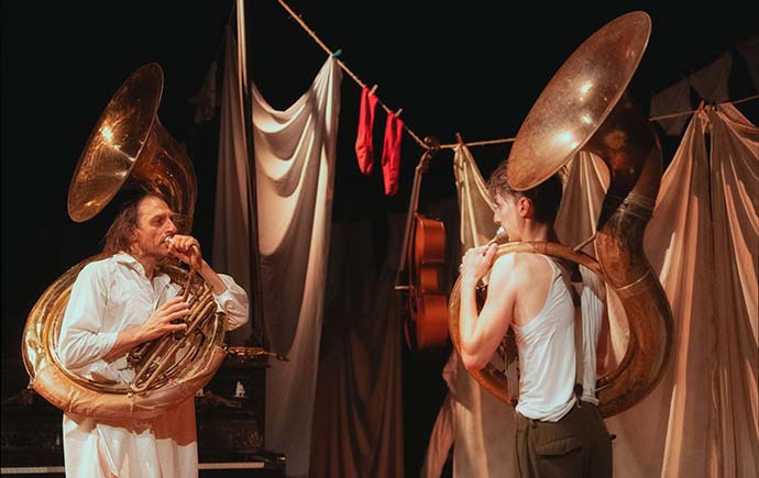 Compagnie Circus Ronaldo - photo: Patrick Van Vlerken