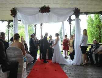 Have chuppah, will travel