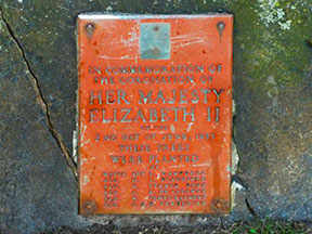 Queen Elizabeth Gardens - commemorative plaque, Westmount