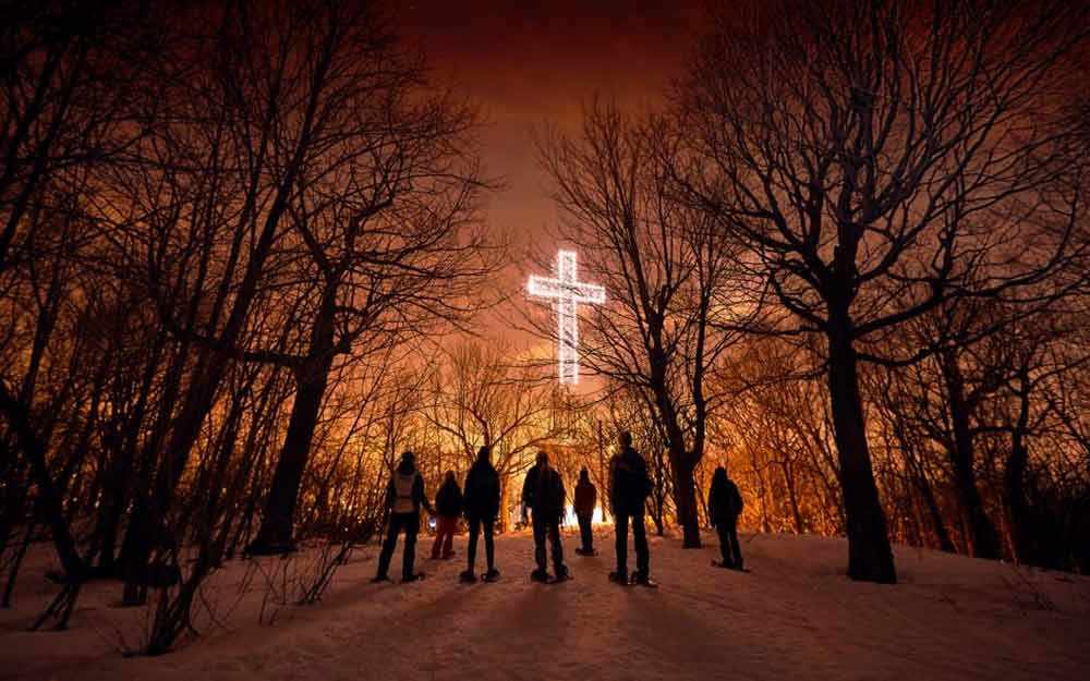 mount-royal-cross-snowshoe_westmountmag