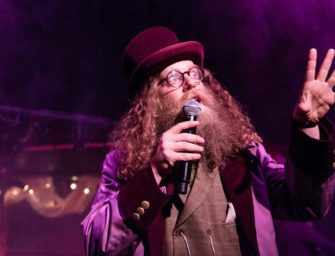 Old Stock, a lively dark <br>cabaret about immigration