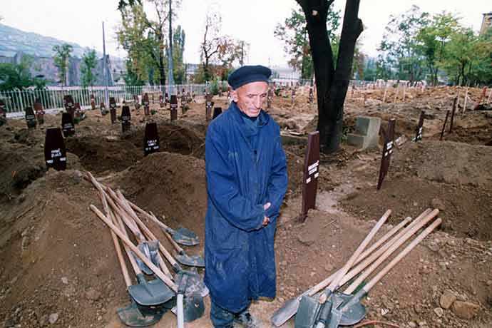 Sarayevo grave digger - Westmountmag.ca