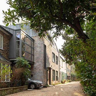 London Solar House d’Archi-Tectonics : une compacité lumineuse comme modèle d’habitat urbain durable - photo : Nick Kane via v2com