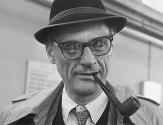 Toyt Fun A Seylsman <br> or Death of a Salesman
