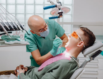 How to start a <br>dental clinic in Canada