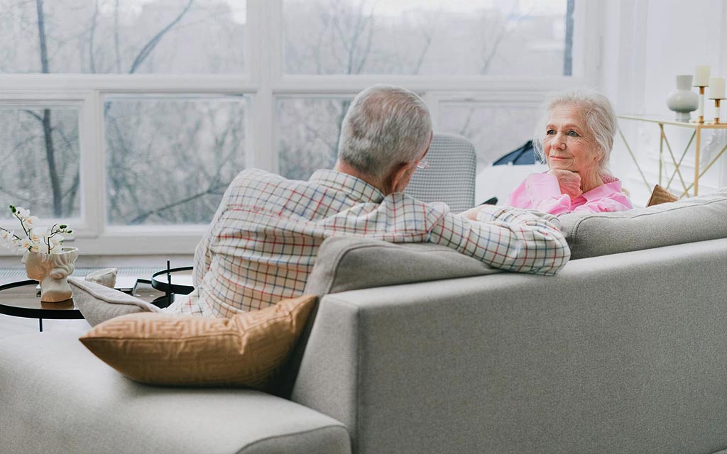 downsizing-senior-couple-in-condo_1024