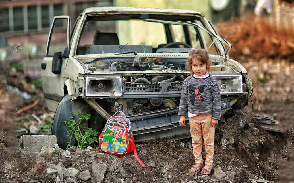 girl-backpack-war-zone_1024