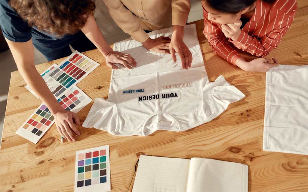 kids-designing-clothing_1024