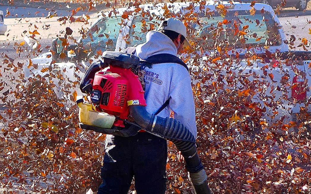 leaf-blower_1048_westmountmag.ca