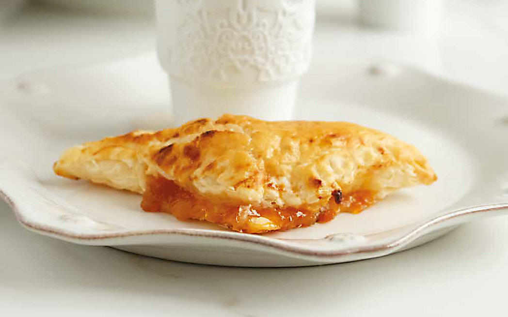 mini-apricots-turnovers_westmountmag.ca