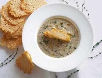 Love and Spices: Mushroom <br>soup with parmesan crisps