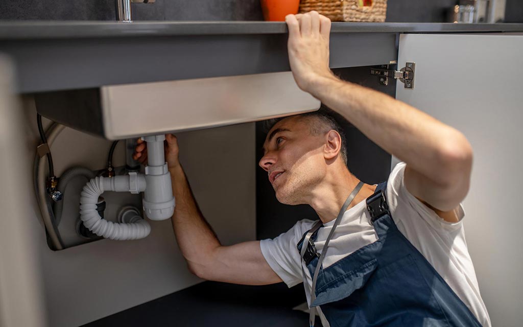 plumber-repair_1024