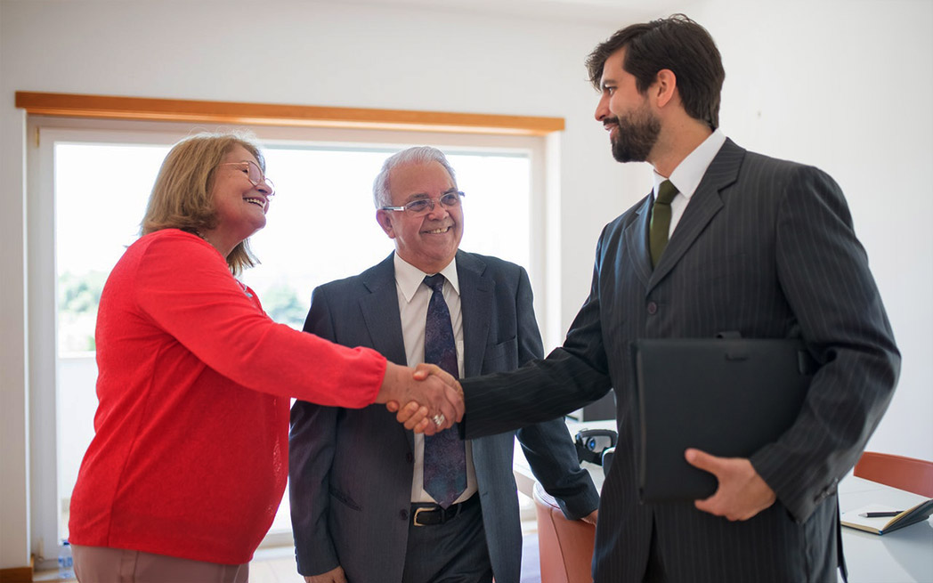 real-estate-broker-and-clients