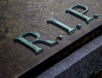Portfolio Manager 40/60: <br>Born 1990 / Died 2022
