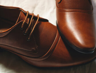 How to find affordable <br>stylish shoes for men