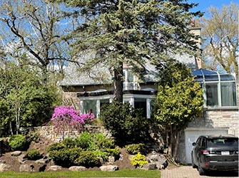 21 Surrey Gardens Westmount