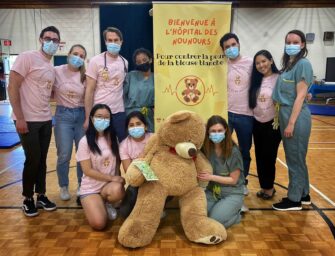 Med students aim to decrease <br>fear of the white coat