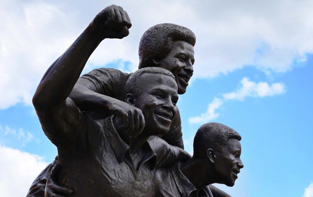 the-celebration-statue-2048