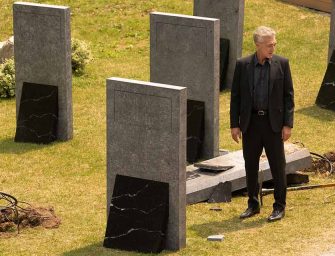 Les Linceuls : Le deuil <br>sous l’œil de Cronenberg