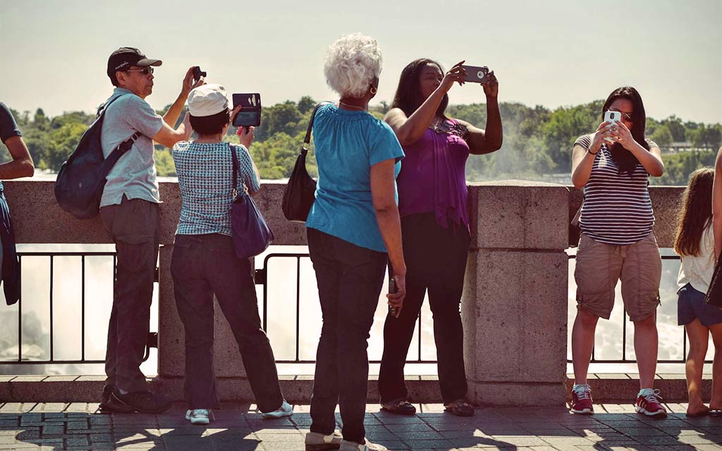 tourists_1024