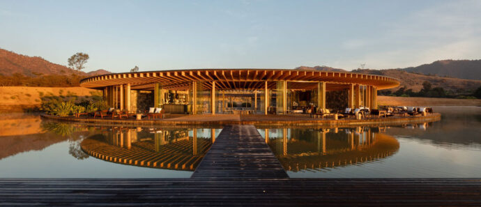 Valle San Nicolás Clubhouse - Sordo Madaleno Arquitectos • Photo : Rafael Gamo